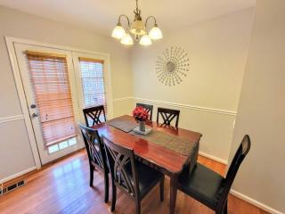 Awesome Home in suburb Washington DC near Airport with WiFi and Parking - Herndon - 2