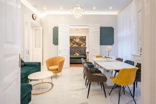Premium Art Deco Apartment at Broadway // 4BDR & 3BR - Budapeste - 0
