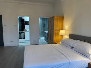 Premier 1 Bed Studio B - 5