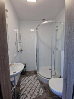 ,,KICZARA" Pokoje nad Jeziorem Solińskińskim w Polańczyku, 601-806-454 przy Tarasie Widokowym - 1