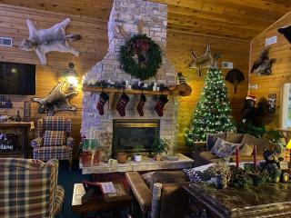 Boulder Bear Motor Lodge - 1