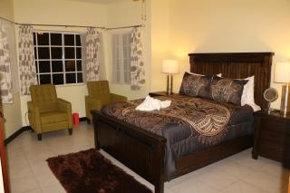 A Luxurious 4-Bedroom Private Villa with Games Room, Theatre & Modern Art - 8