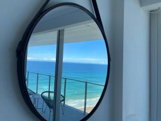 Absolute Beachfront Central Surfers Paradise - Gold Coast - 7