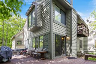 Charming Getaway l recently renovated l Hidden Valley l 4BR+3Bath l Hot Tub - 4