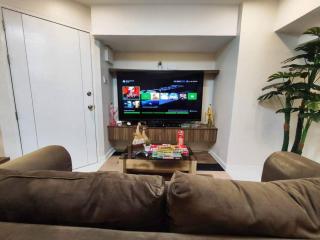 A2J Luxury 2BR Suite Near High Street BGC Taguig - Manila - 4