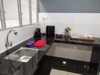3 bedrooms big house saville cheras MRT with balcony - Cheras - 4