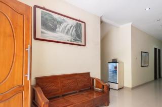 TwoSpaces Living at Toedjoeh Enam Homestay, Surabaya - 5