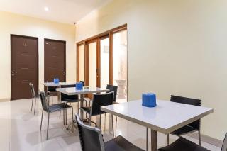 TwoSpaces Living at Toedjoeh Enam Homestay, Surabaya - 3