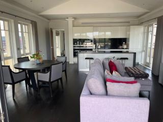 Large luxury Penthouse with free parking garage - 5