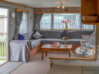 Norfolk Poppy Caravan - Sleeps 4 - WiFi and Sky TV Included - 5
