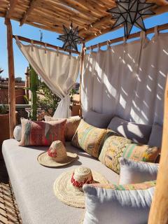 Riad M Pool & Heated Jaccuzi Private Riad - 8