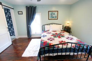 Cozy, historic 5-bedroom home in Amish country - Smicksburg - 3