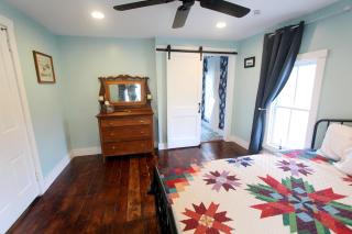 Cozy, historic 5-bedroom home in Amish country - Smicksburg - 2
