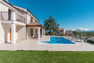 Villa atop the village with stunning view - Vižinada - 1