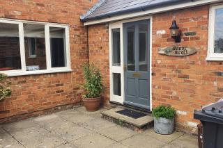 Canalside Manor House Annexe with Secure Parking - - 1
