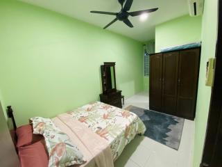 Haira Muslim Homestay - 4