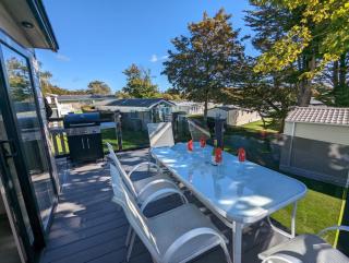 STUNNING LUXURY Caravan on edge of New Forest on SHOREFIELD Country Park ENTERTAINMENT AND LEISURE PASSES INCLUDED - 8