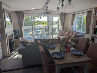 STUNNING LUXURY Caravan on edge of New Forest on SHOREFIELD Country Park ENTERTAINMENT AND LEISURE PASSES INCLUDED - Milford on Sea - 6