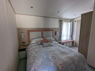 STUNNING LUXURY Caravan on edge of New Forest on SHOREFIELD Country Park ENTERTAINMENT AND LEISURE PASSES INCLUDED - Milford on Sea - 4