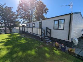 STUNNING LUXURY Caravan on edge of New Forest on SHOREFIELD Country Park ENTERTAINMENT AND LEISURE PASSES INCLUDED - Milford on Sea - 2