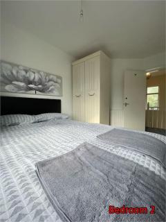 Cheerful 2 bedroom mid terrace house in BD2 - 2