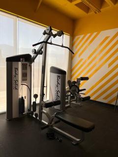 Best Apt Luxury Modern New 2BR Gym Pool 3mins SPGG - 1