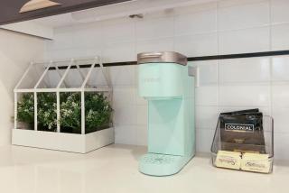 Elegant 2BR Apartment with In-Unit Laundry - Sheridan 102 - 5