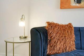 Elegant 2BR Apartment with In-Unit Laundry - Sheridan 102 - 9