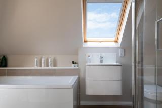 Lewes Heights is a spacious modern luxury home with stunning views - Lewes - 4