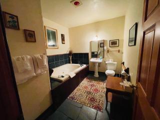 The Lindsay Lodge - - 8