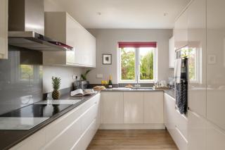 Lewes Heights is a spacious modern luxury home with stunning views - Lewes - 9