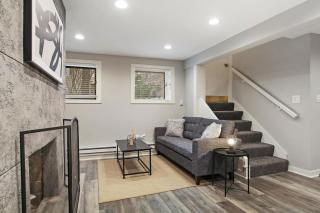 Chic 1BR Apartment With Modern Comforts - Barry GA - Chicago - 7