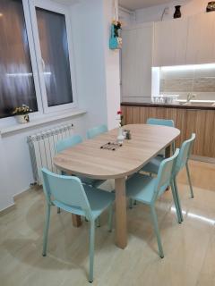 Ema's Vintage Brasov Spacious 2 BR Central Apartment with Mountain View - Brasov - 1