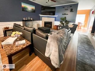4 - Bed home with Cali King Bed, 12 mins to DTWN - Atlanta - 1