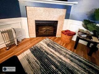 4 - Bed home with Cali King Bed, 12 mins to DTWN - 1