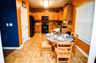 4 - Bed home with Cali King Bed, 12 mins to DTWN - 7