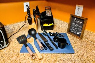 4 - Bed home with Cali King Bed, 12 mins to DTWN - 1