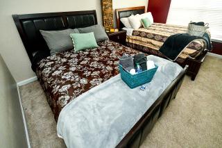 4 - Bed home with Cali King Bed, 12 mins to DTWN - 8