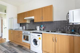 Spacious stylish centraly located flat near beach - 7