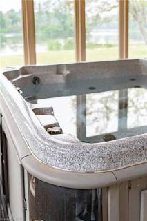 Pines Bay Waterfront cottage with Hot tub! - 2