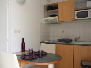 Appartement T2 avec balcon, parking et piscine, proche commodités - FR-1-535-32 - La Rochelle - 5