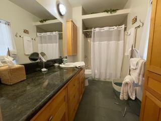 The Rivery Retreat, Choose from Luxury Guesthouse Cabin OR Suite in Lake Austin Hill Country - Austin - 2