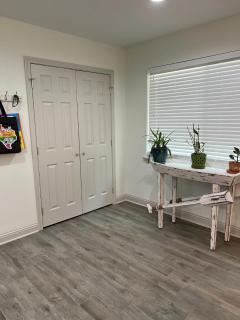 Kingwood Cottage - 10 mins from IAH - Lake Front - Humble - 2