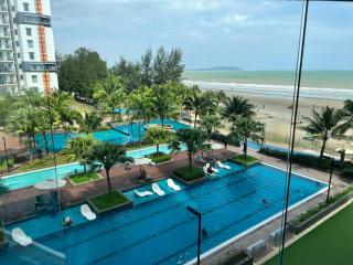 Timurbay Seafront Seaview & Poolview Suite with Wi-Fi - Kuantan - 9