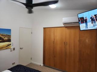 Water View. 1bedroom Sleeps 2. WI-FI, Wash Machine - 2