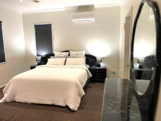 Luxury 5beds and 5bedroom - 6