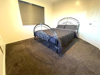 Luxury 5beds and 5bedroom - Lower Hutt - 1