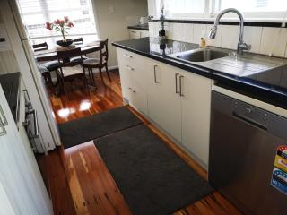 Cheerful 4 Bedroom Holiday Home (Sleeps 7) - 5