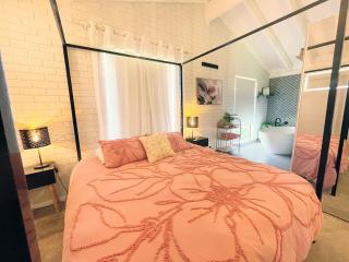 Luxe Family Retreat! Pool, Sauna, Playground, Netflix, Disney Plus - 5