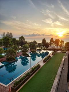 Timurbay Seafront Seaview & Poolview Suite with Wi-Fi - 8